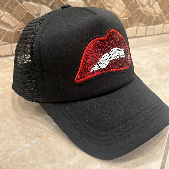 Red lips trucker hat sequin bling heart - Picture 3 of 4